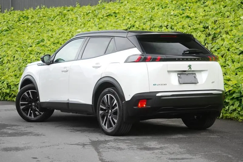 2021 Peugeot e-2008 GT (50kWh) — photo 7