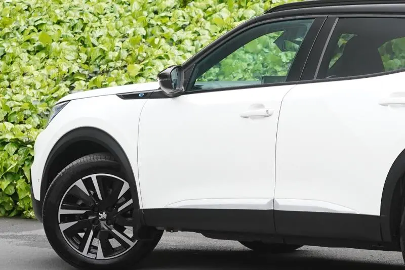 2021 Peugeot e-2008 GT (50kWh) — photo 6