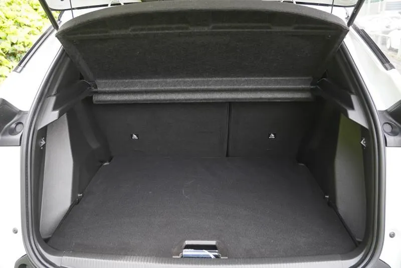 2021 Peugeot e-2008 GT (50kWh) — photo 14