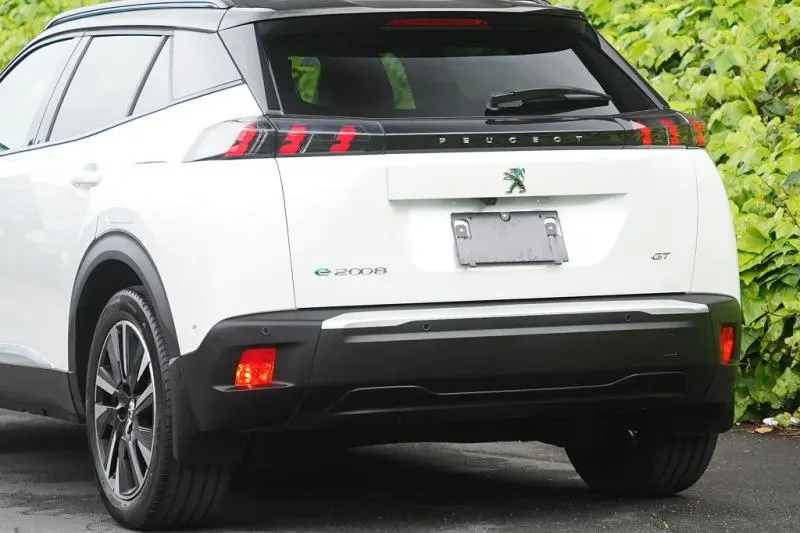 2021 Peugeot e-2008 GT (50kWh) — photo 4