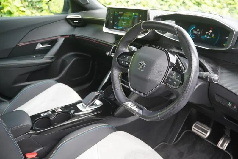 2021 Peugeot e-2008 GT (50kWh) — photo 9