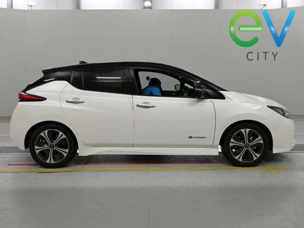2022 Nissan Leaf X (40kWh), photo 4