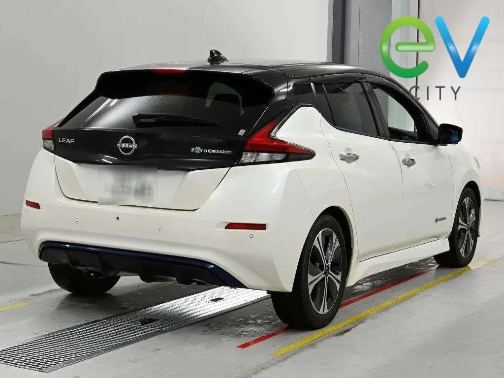 2022 Nissan Leaf X (40kWh), photo 2