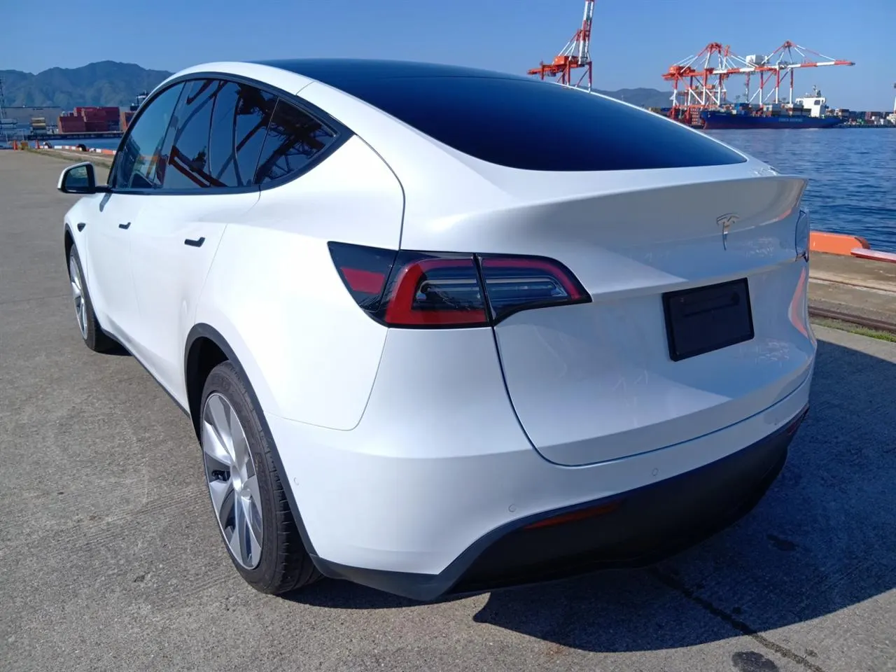 2022 Tesla Model Y RWD 60kWh LFP — photo 6