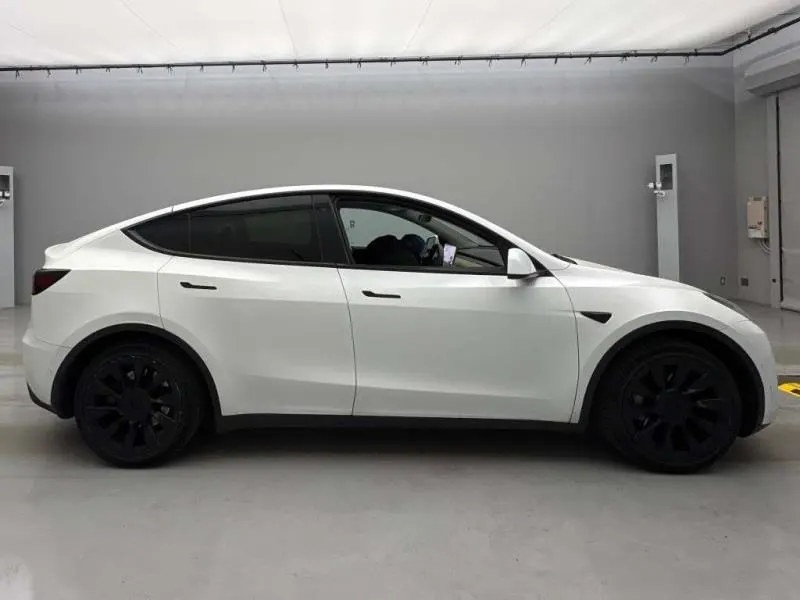 2023 Tesla Model Y (60kWh) — photo 4