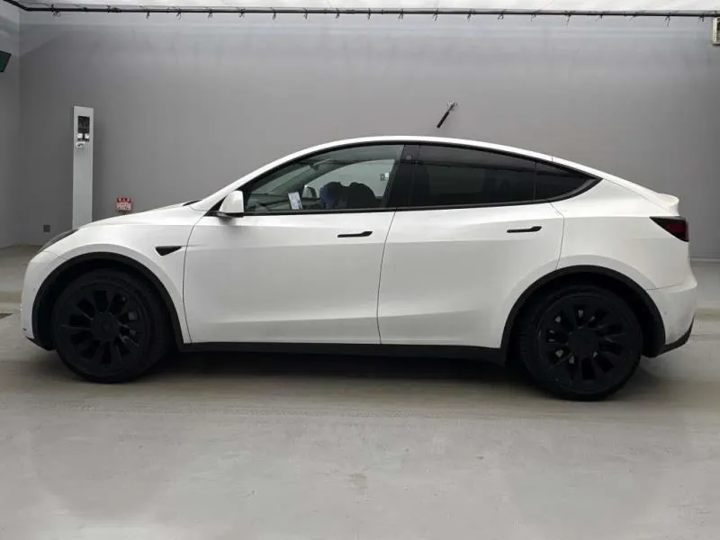 2023 Tesla Model Y (60kWh) — photo 3