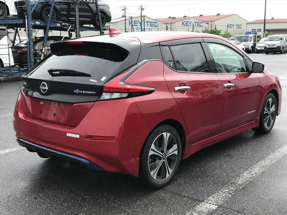 2022 Nissan Leaf X V Selection (40kWh) — photo 2