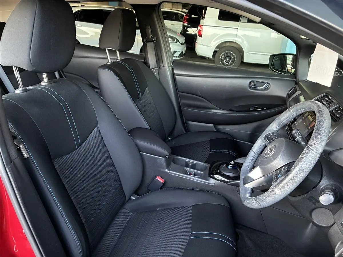 2022 Nissan Leaf X V Selection (40kWh) — photo 6