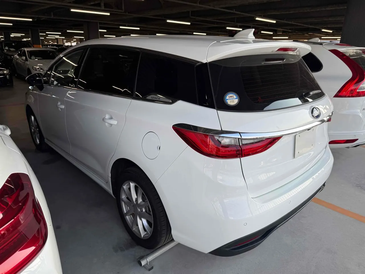 2022 BYD e6 GL Gen2 (71.7kWh) — photo 4