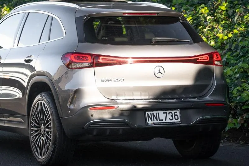2021 Mercedes-Benz EQA 250 AMG Line (66kWh) — photo 5