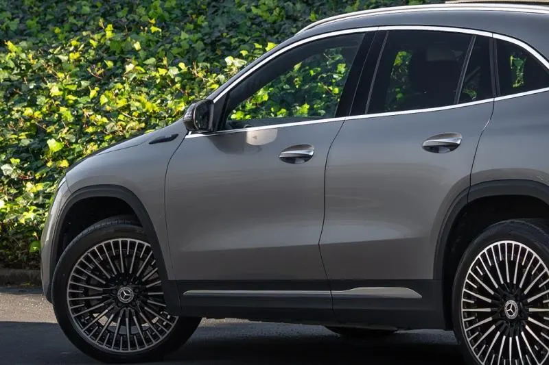 2021 Mercedes-Benz EQA 250 AMG Line (66kWh) — photo 7