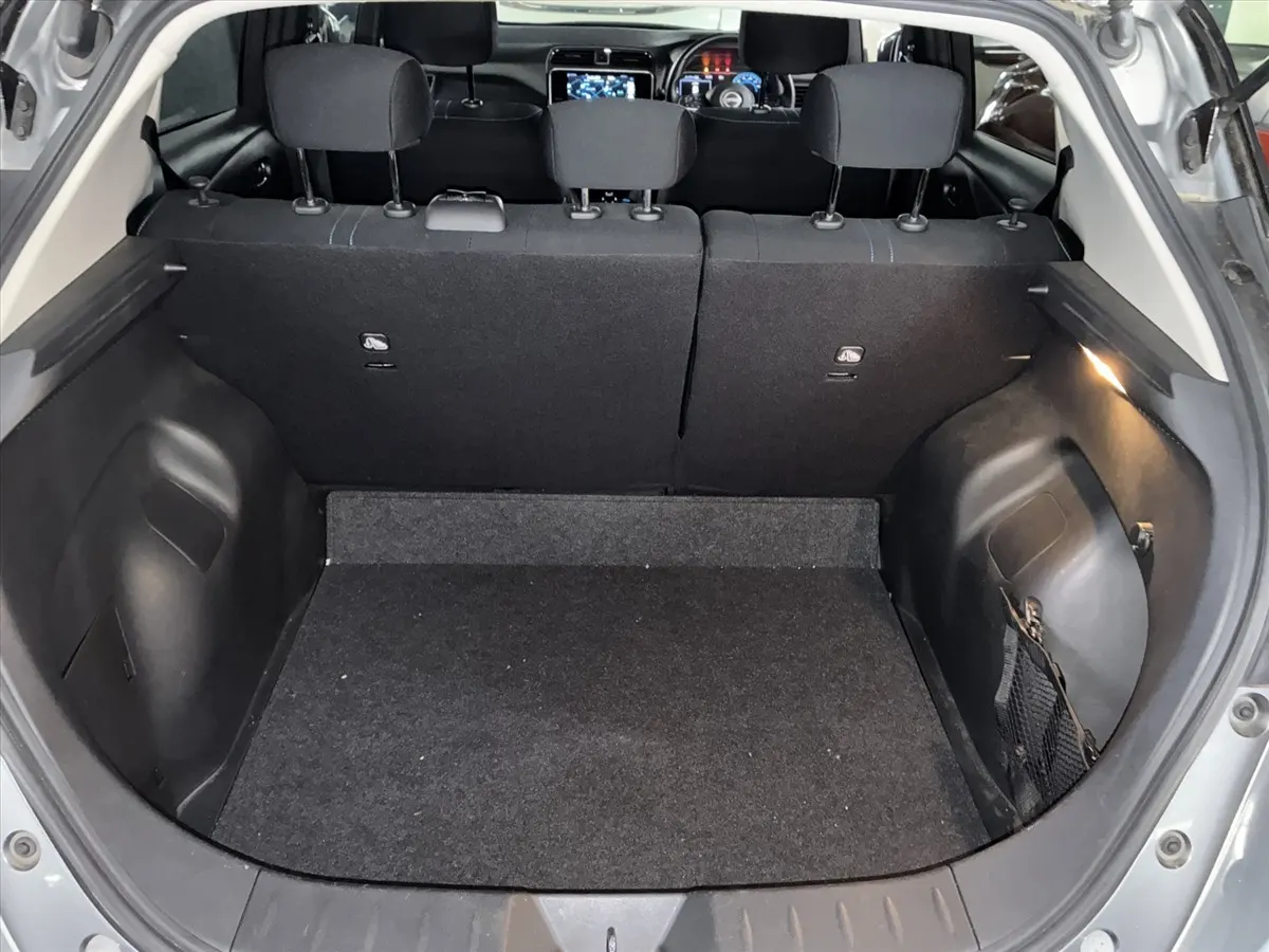 2022 Nissan Leaf X (40kWh) — photo 8