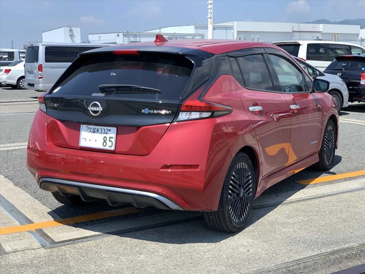 2022 Nissan Leaf X V Selection (40kWh) — photo 2