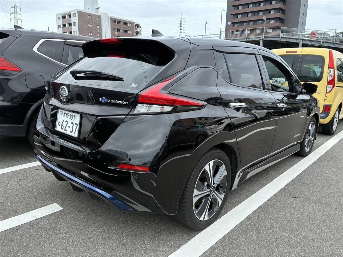 2021 Nissan Leaf X V Selection (40kWh), photo 2