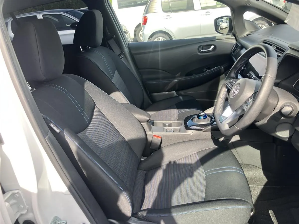 2023 Nissan Leaf X V Selection (40kWh) — photo 6