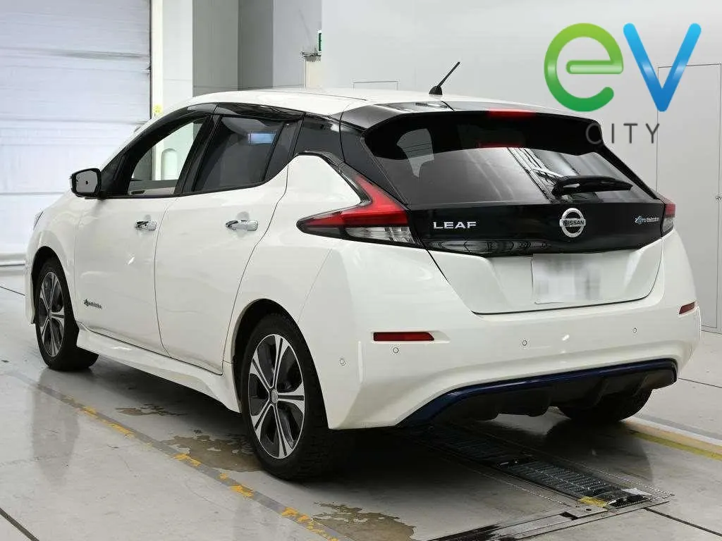2017 Nissan LEAF G 40kWh Pro Pilot, 360 Camera — photo 3