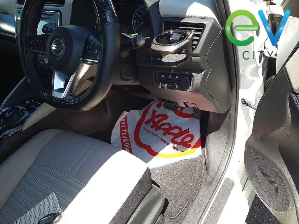 2017 Nissan LEAF G 40kWh Pro Pilot, 360 Camera — photo 8