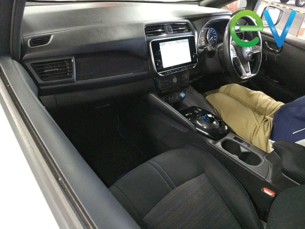 2021 Nissan Leaf X (40kWh) — photo 6