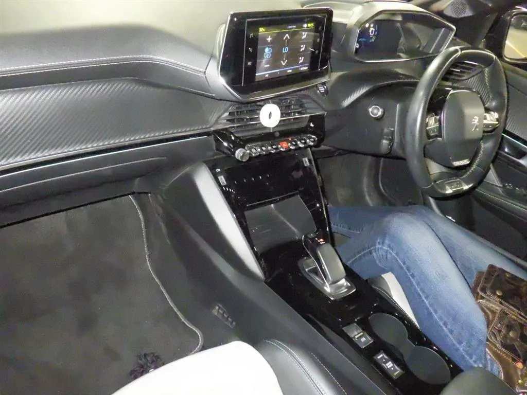 2021 Peugeot e-208 GT Full Electric — photo 3