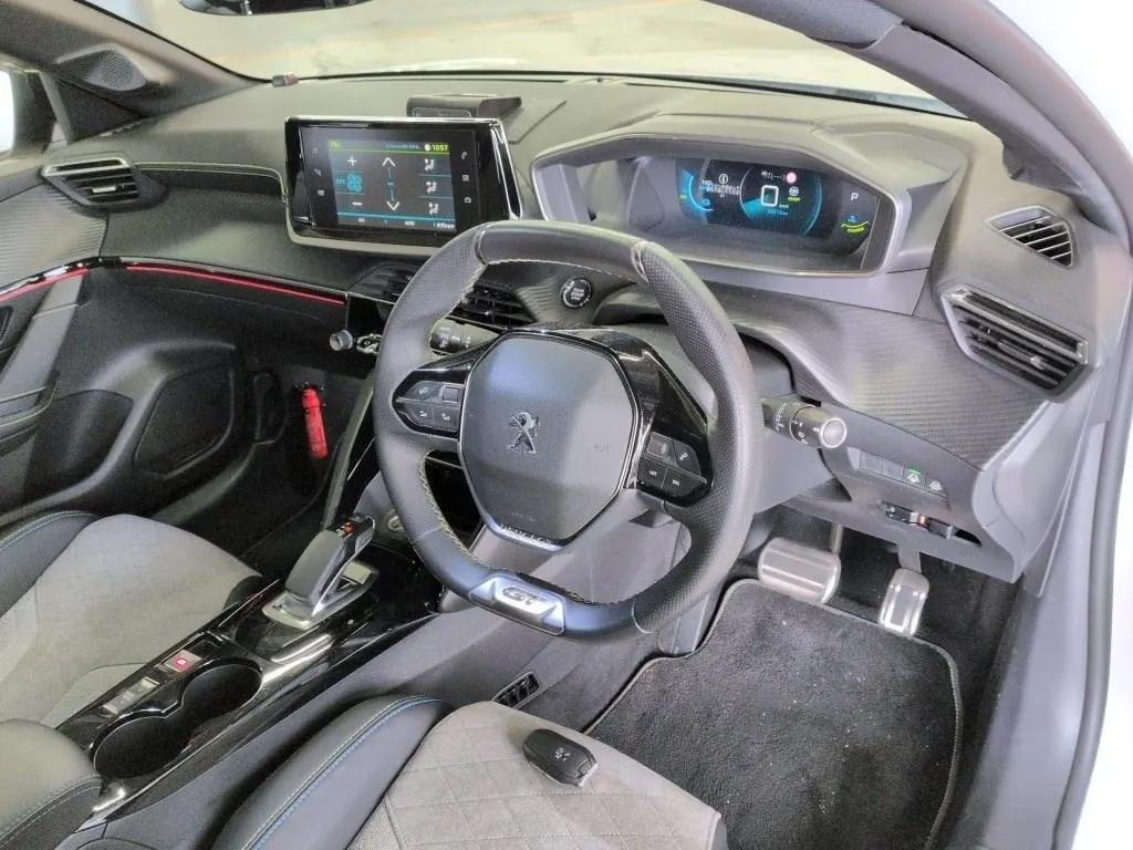 2021 Peugeot e-208 GT Full Electric — photo 4