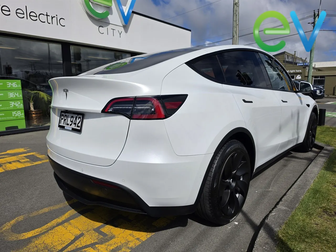 2023 Tesla Model Y Rear Wheel Drive, photo 4