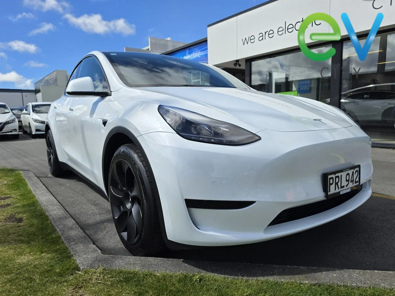 2023 Tesla Model Y Rear Wheel Drive, photo 2