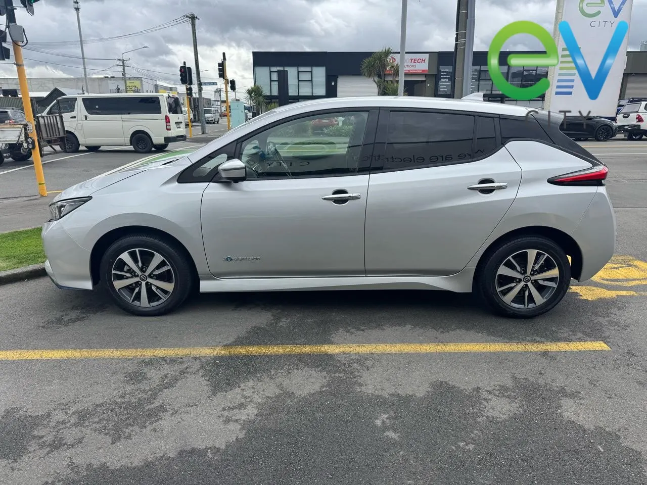2021 Nissan LEAF X E+ 62kWh With Pro Pilot & 360 Camera — photo 6