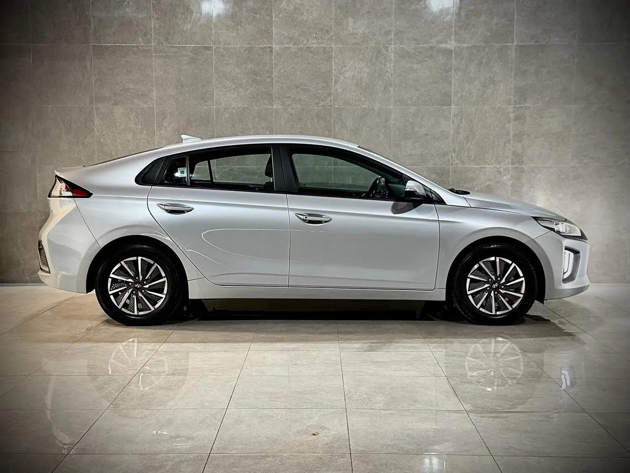 2023 Hyundai Ioniq Electric (NZ New) — photo 2