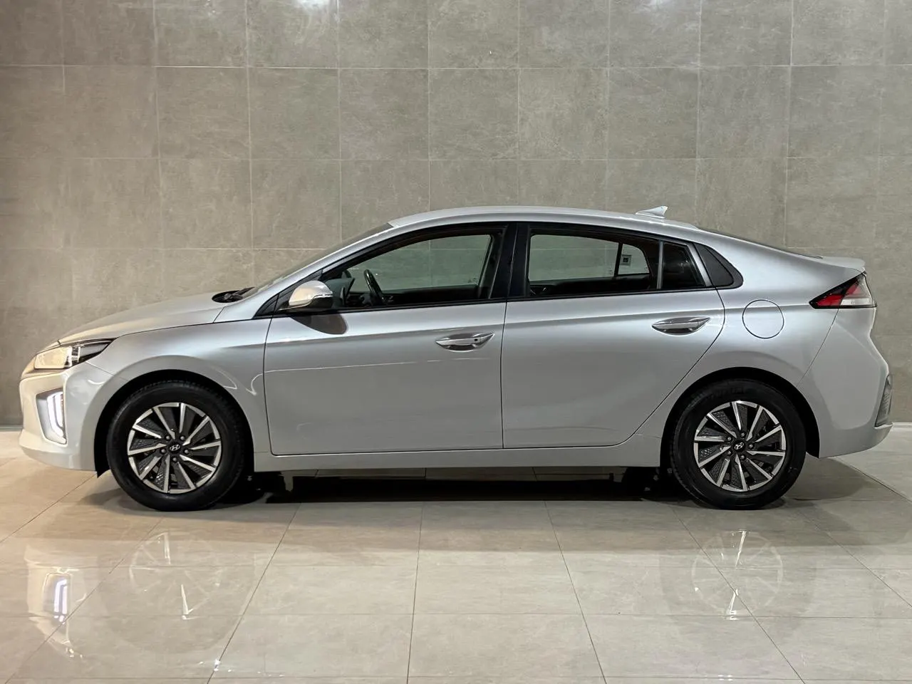 2023 Hyundai Ioniq Electric (NZ New) — photo 8