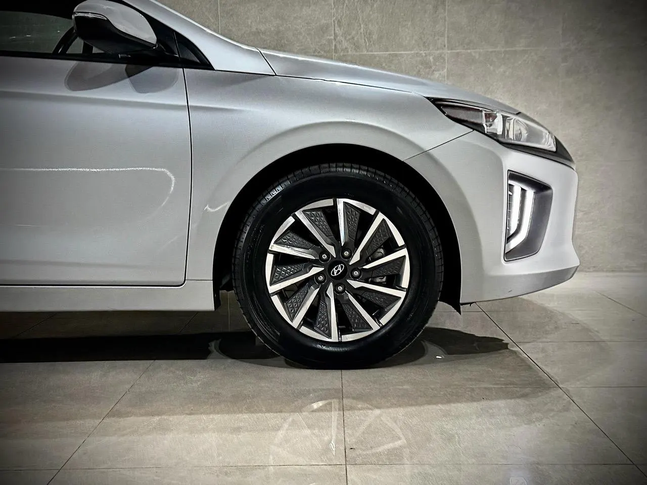 2023 Hyundai Ioniq Electric (NZ New) — photo 9