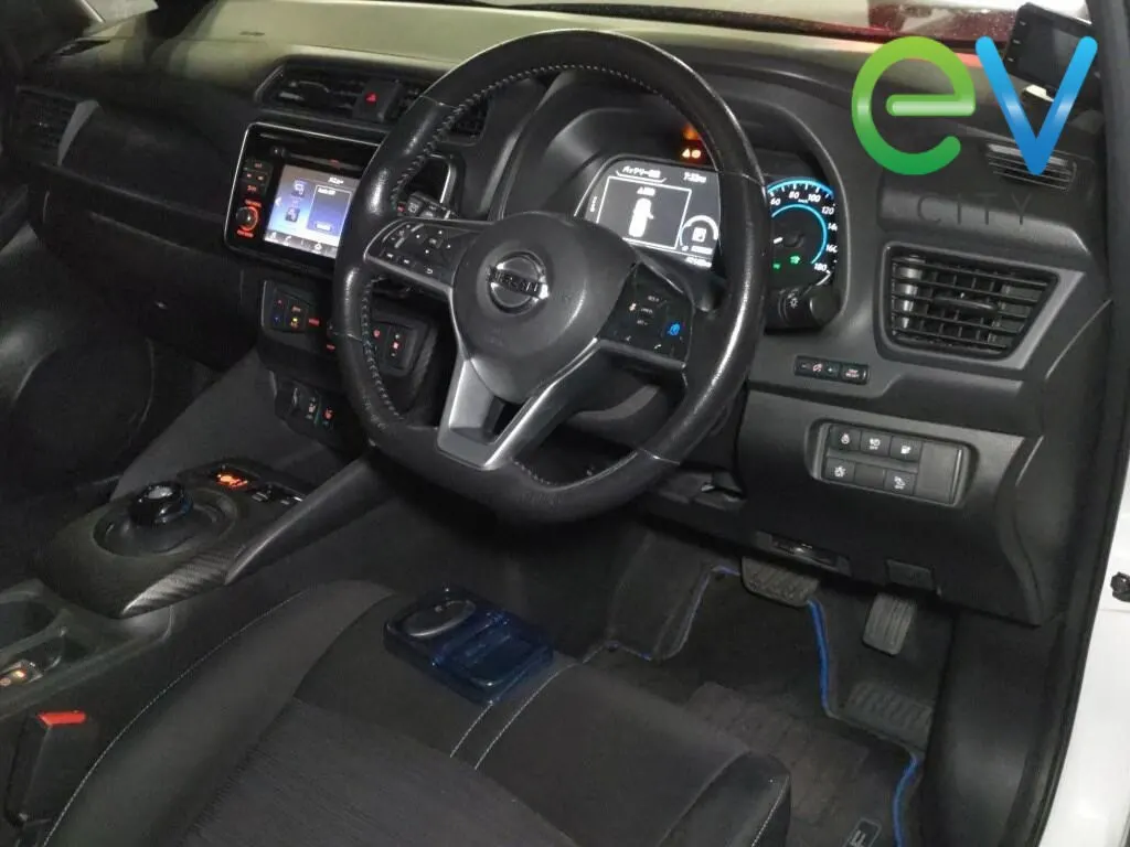 2020 Nissan Leaf X (40kWh) — photo 5