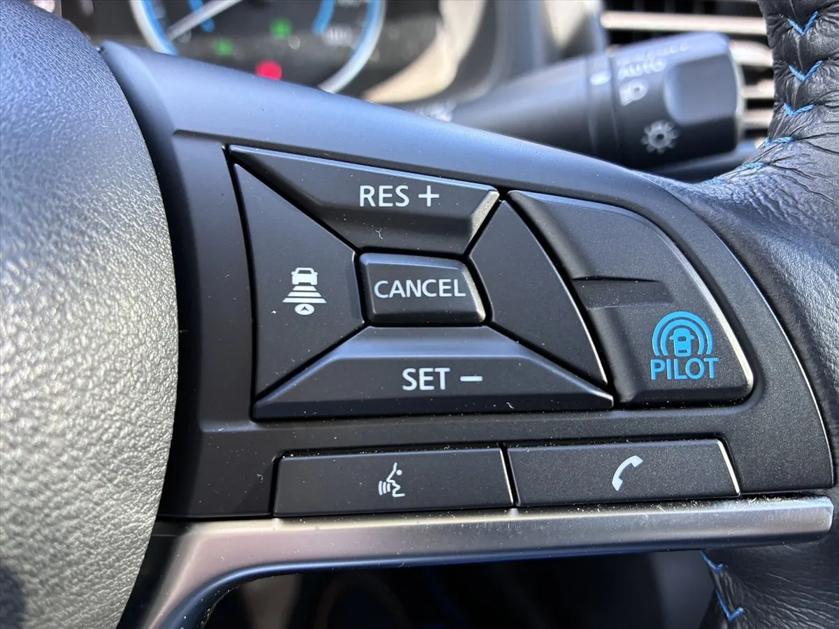 2023 Nissan Leaf X V Selection (40kWh) — photo 8