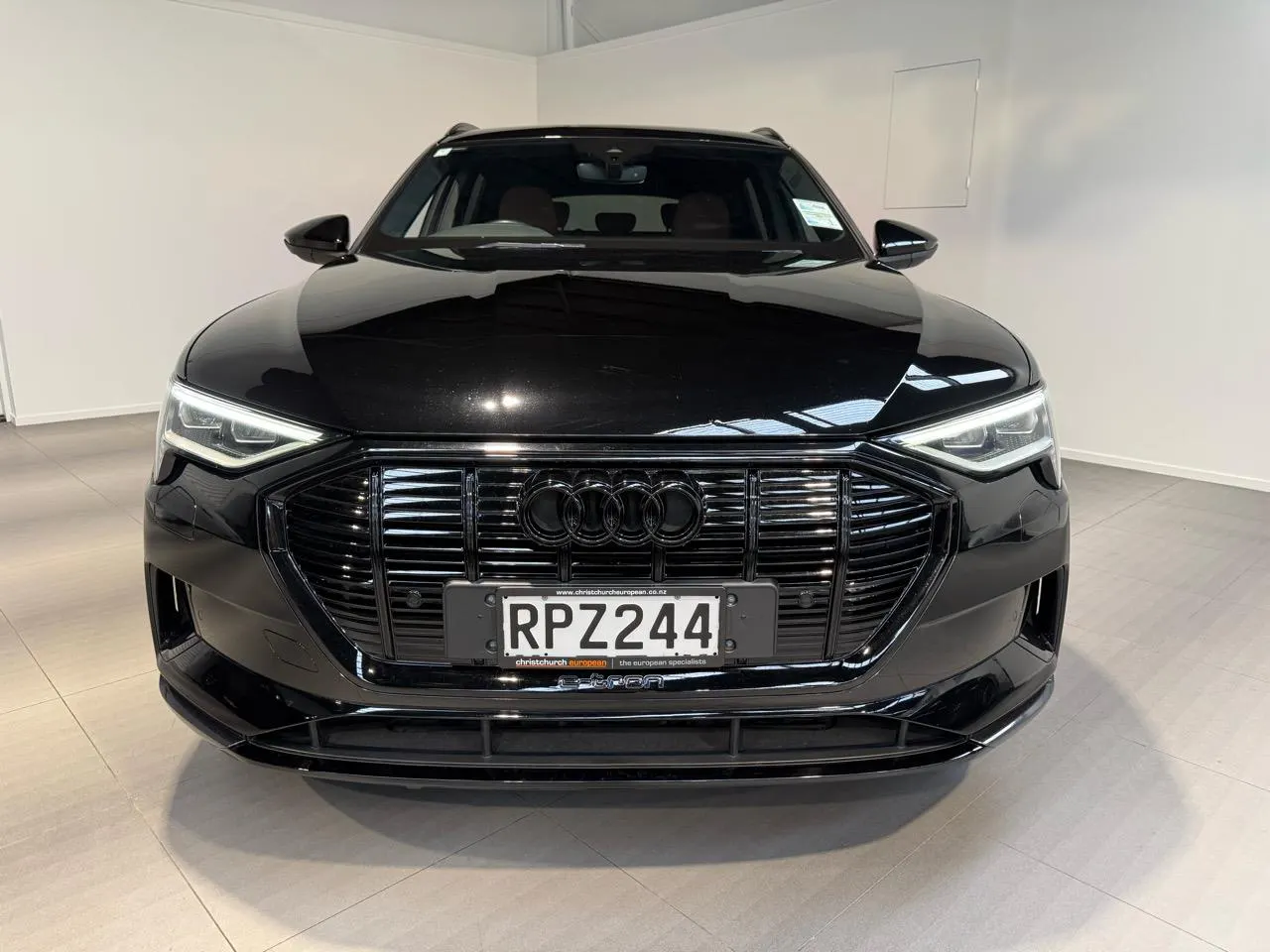 2019 Audi E-Tron Quattro 300KW 55 Launch Edition — photo 2