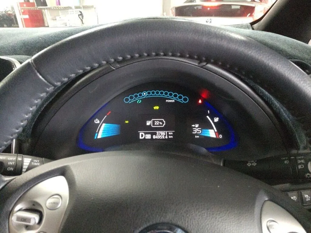 2016 Nissan Leaf 30X Low KMs (30kWh) — photo 8