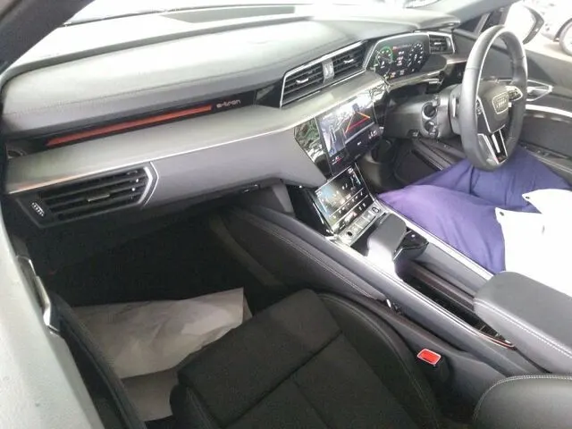 2024 Audi Q8 E-Tron 55 S-Line Quattro — photo 4