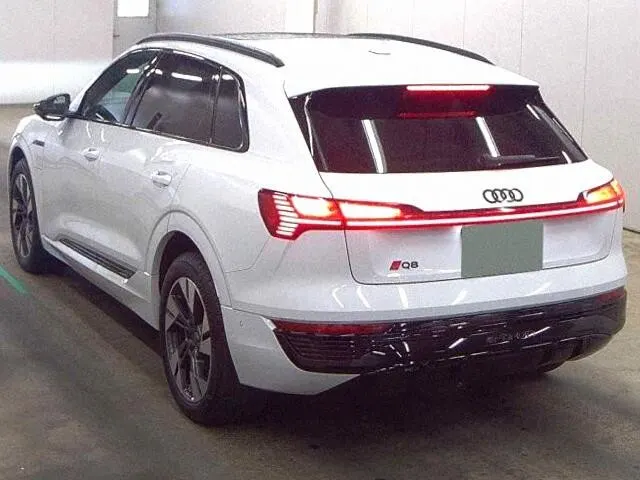 2024 Audi Q8 E-Tron 55 S-Line Quattro — photo 3