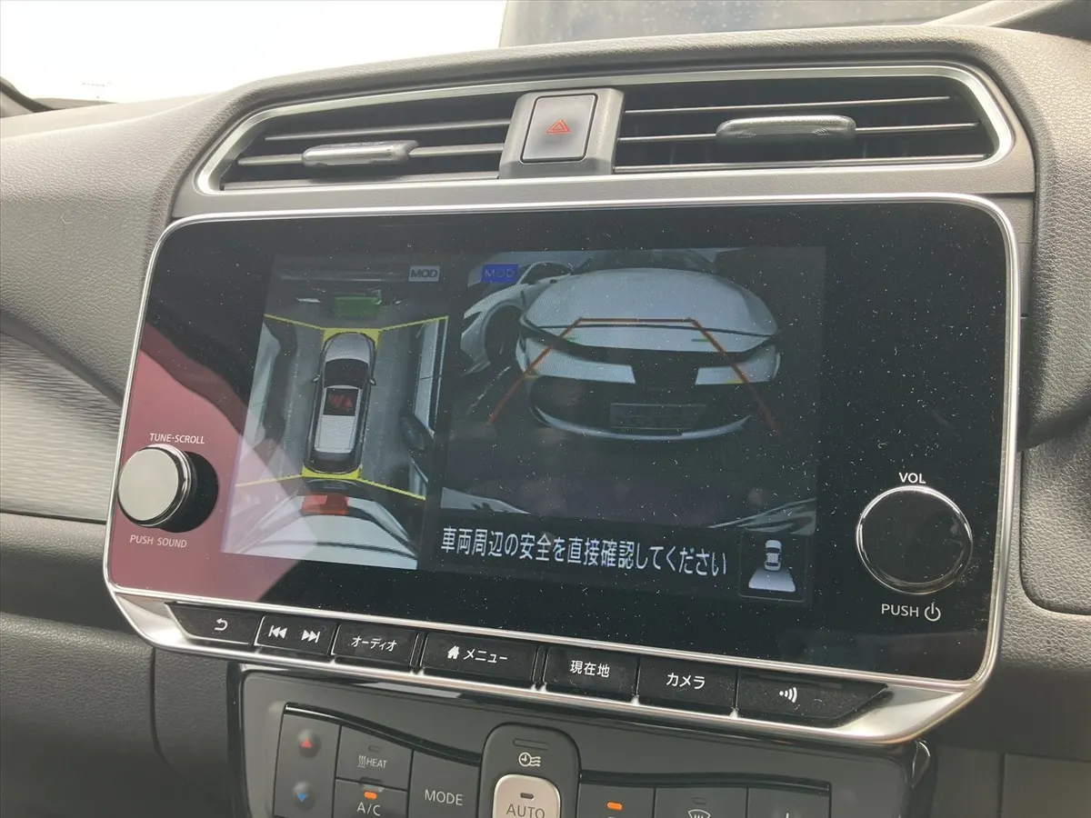 2022 Nissan Leaf Urbane Chrome (40kWh) — photo 8