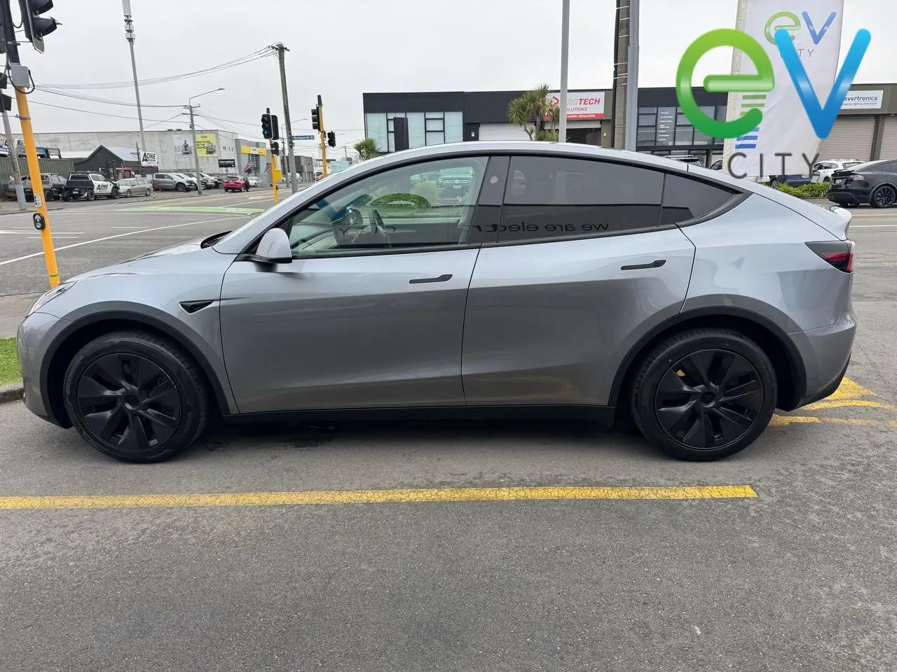 2025 Tesla Model Y Rear Wheel Drive — photo 6