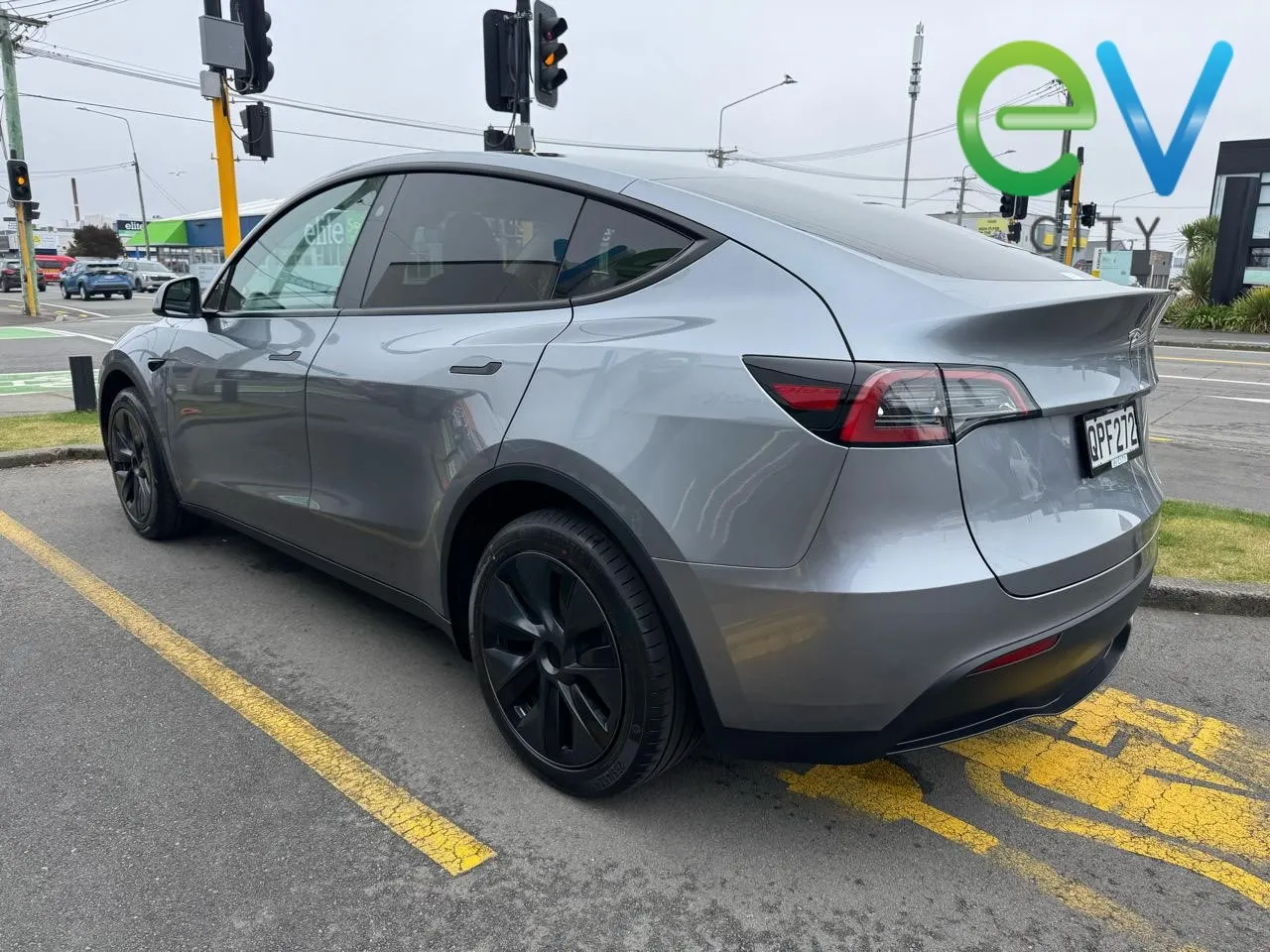 2025 Tesla Model Y Rear Wheel Drive — photo 5