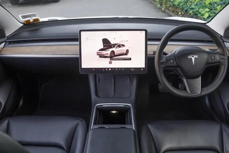 2022 Tesla Model 3 SR+ (NZ New), photo 9