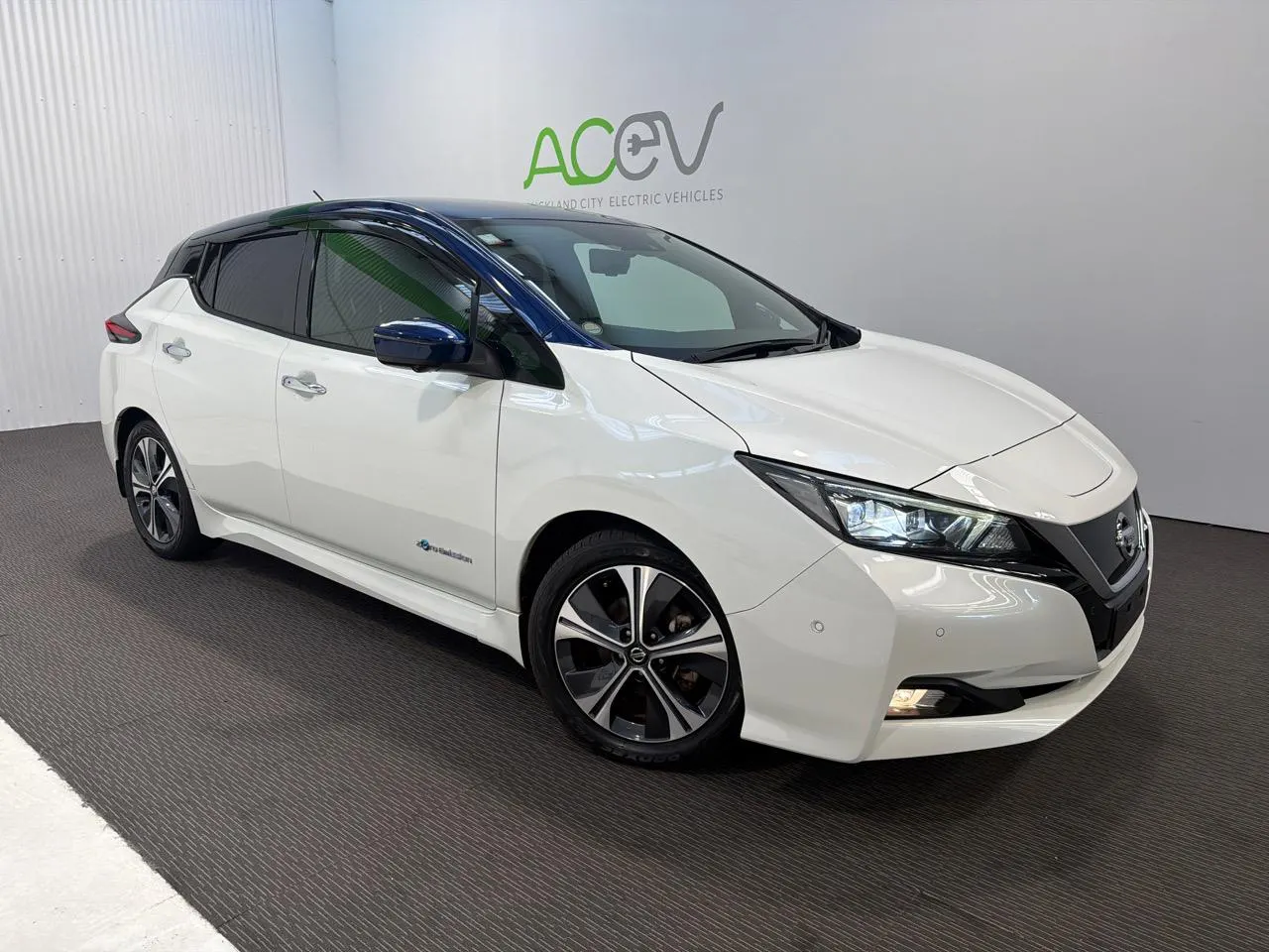 2018 Nissan Leaf G (40kWh), photo 2