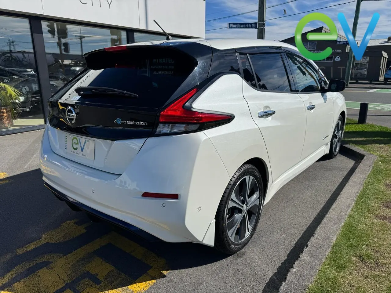 2018 Nissan LEAF G 40kWh Pro Pilot — photo 3