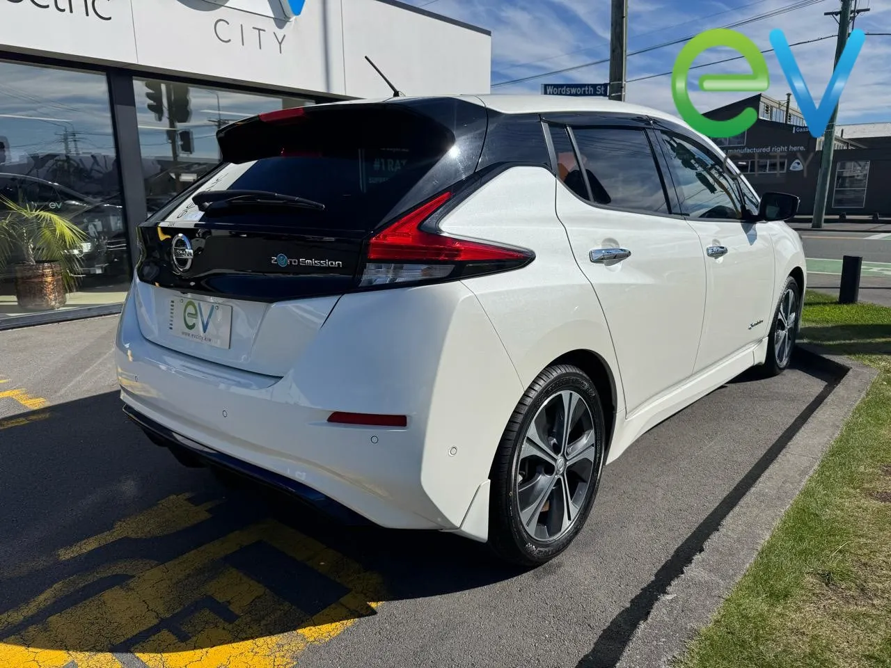 2018 Nissan LEAF G 40kWh Pro Pilot — photo 4
